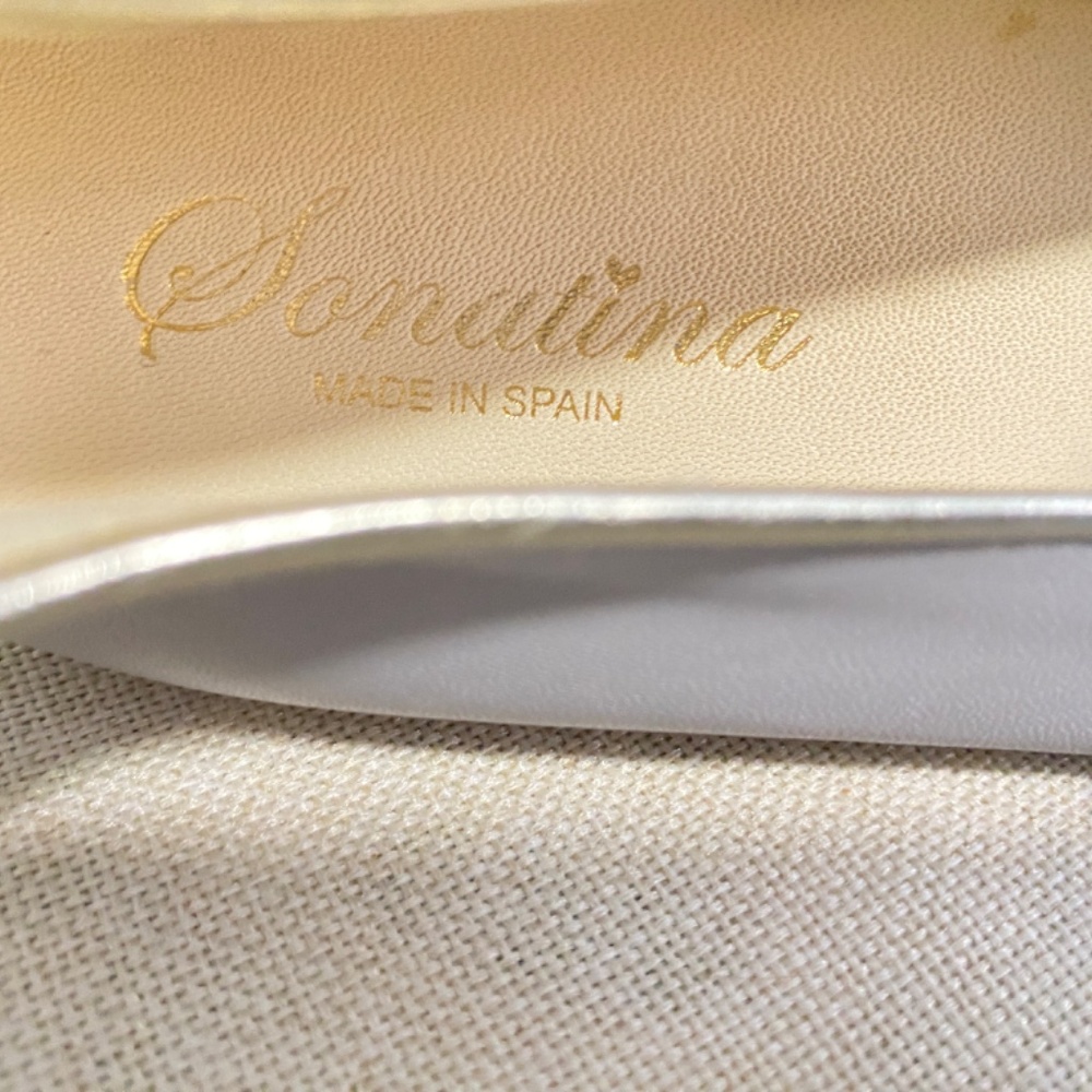 Shoes - Picture 5 of 6